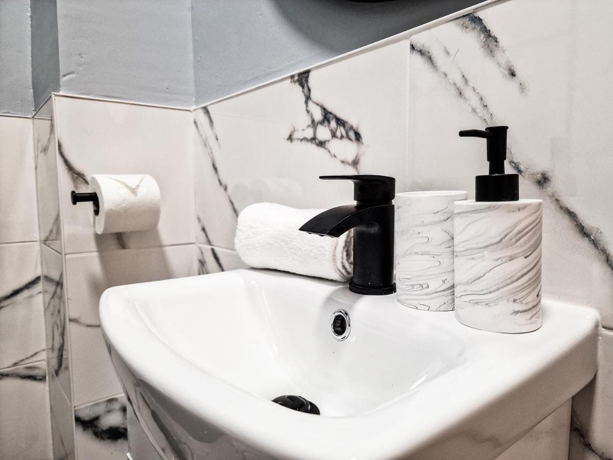 Apartment And Comfy 1 Bedroom Apartment! Liverpool